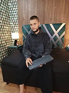 Joaho Fernandez online show from July 2, 2026, 3:23 am