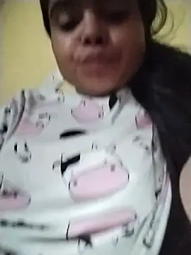 Snapshot of Princess_Kivara chatting on June 2, 2026, 2:52 pm Princess Kivara online show from June 2, 2026, 2:52 pm