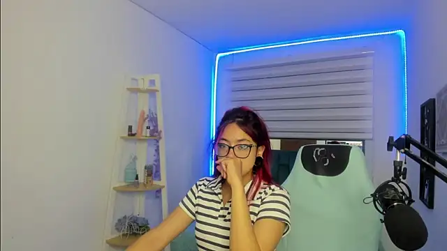 Sara Red X online show from May 5, 2026, 3:03 am