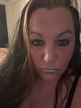 Queenemerald online show from March 27, 2026, 3:23 am