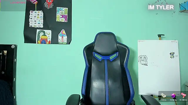 TYLERhHOT2005 online show from April 12, 2026, 4:17 am