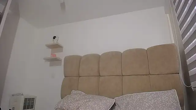 SofiaBanks  online show from April 14, 2026, 10:49 pm