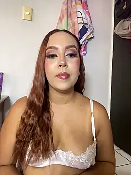 victoria luxx  online show from April 16, 2026, 9:39 pm
