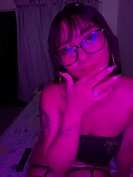 Snapshot of bellakaterin chatting on March 29, 2026, 3:50 am bellakaterin online show from March 29, 2026, 3:50 am