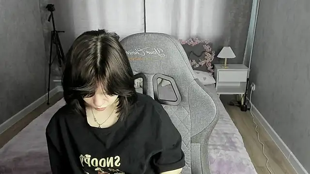 Loly Cuttie online show from May 18, 2026, 1:35 am