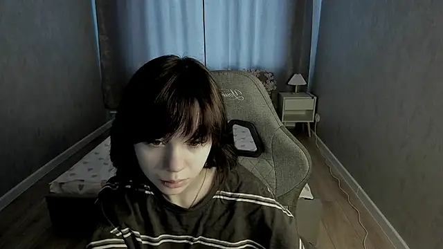 Loly Cuttie online show from May 23, 2026, 1:11 am