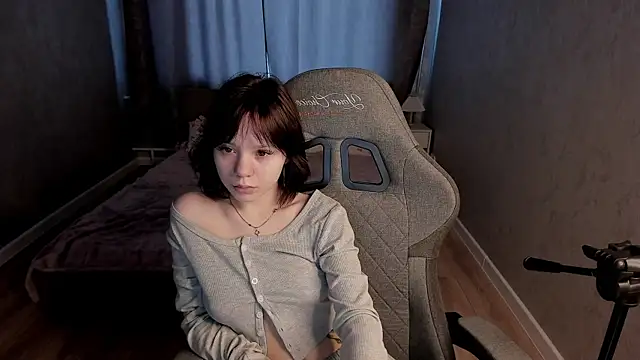 Loly Cuttie online show from May 28, 2026, 1:03 am