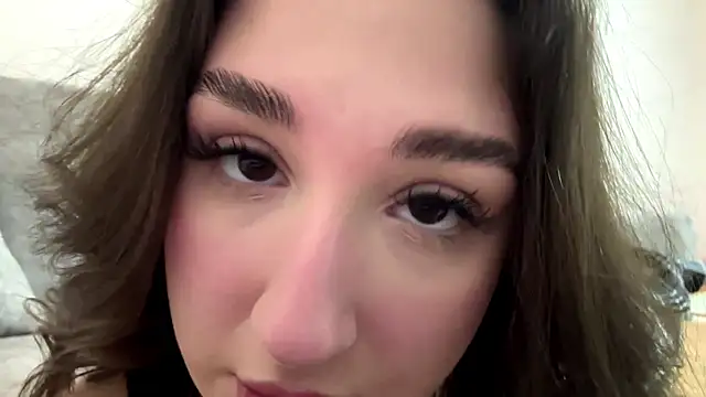 Annnna  online show from April 13, 2026, 4:12 pm