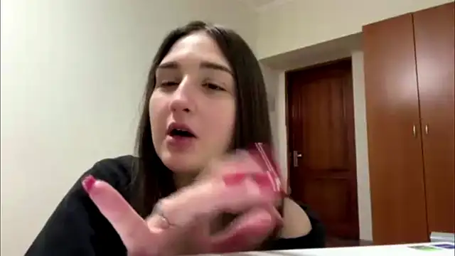 Annnna  online show from April 19, 2026, 4:28 pm