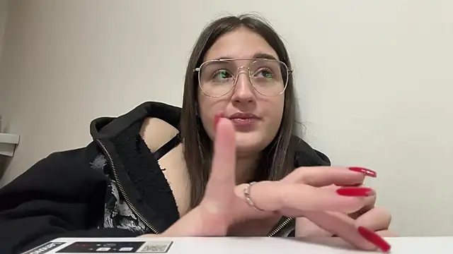 Annnna  online show from April 19, 2026, 6:10 pm