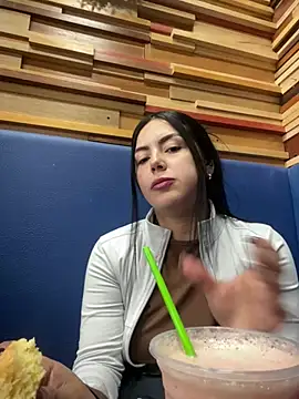 Snapshot of Cami_olarte chatting on April 11, 2026, 7:29 pm Cami olarte online show from April 11, 2026, 7:29 pm