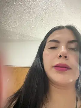 Snapshot of Cami_olarte chatting on May 21, 2026, 5:47 am Cami olarte online show from May 21, 2026, 5:47 am