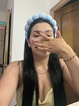 Snapshot of Cami_olarte chatting on July 17, 2026, 11:42 pm Cami olarte online show from July 17, 2026, 11:42 pm