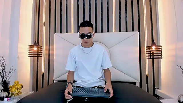 santiago deluca online show from April 7, 2026, 7:47 pm