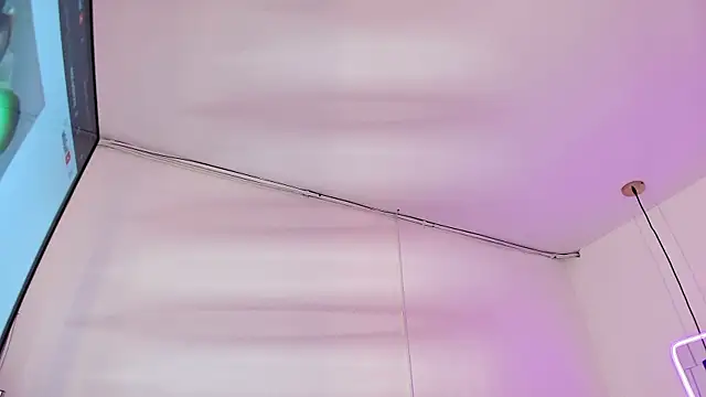 scarlett turner  online show from April 1, 2026, 1:12 pm