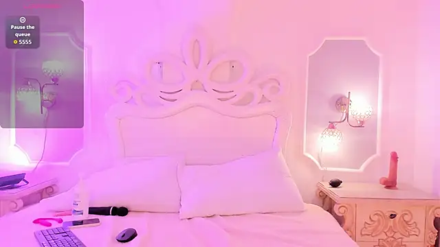 Snapshot of Julietta___ chatting on June 15, 2026, 6:15 am Julietta online show from June 15, 2026, 6:15 am