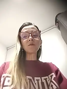 Snapshot of AlanaBrunetteX_X chatting on June 25, 2026, 4:12 am AlanaBrunetteX X online show from June 25, 2026, 4:12 am