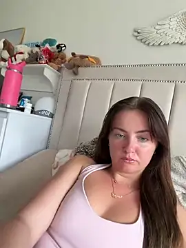 Snapshot of LolaSkyee chatting on June 1, 2026, 12:07 pm LolaSkyee online show from June 1, 2026, 12:07 pm