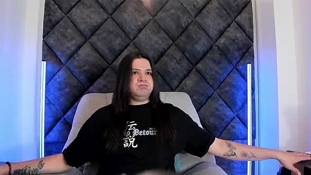 MatthewDavis  online show from April 18, 2026, 11:36 am