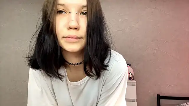 AmeliaMiotii online show from April 3, 2026, 9:51 am