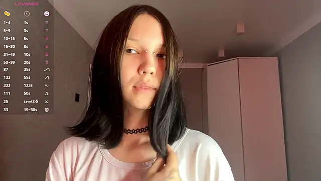 AmeliaMiotii online show from April 28, 2026, 11:04 am