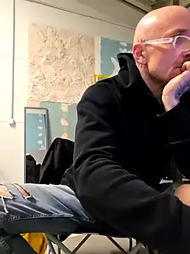 Snapshot of TavoEskort123 chatting on March 28, 2026, 11:37 pm TavoEskort123 online show from March 28, 2026, 11:37 pm