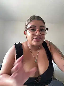 Snapshot of C1N09 chatting on June 15, 2026, 6:32 pm C1N09 online show from June 15, 2026, 6:32 pm