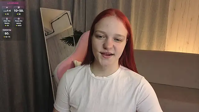 Snapshot of Candy_Lirr chatting on May 13, 2026, 2:42 am Candy Lirr online show from May 13, 2026, 2:42 am