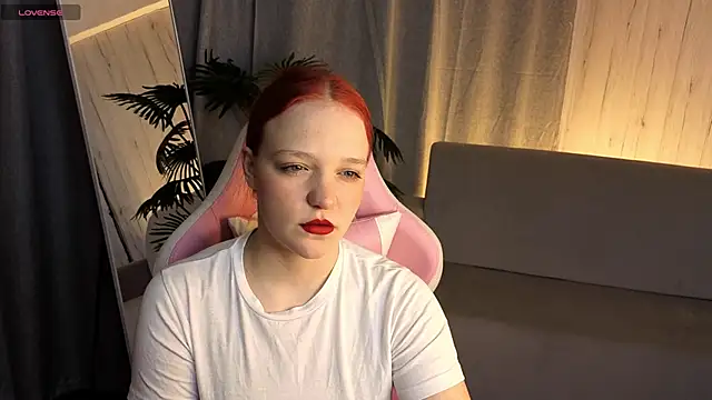 Snapshot of Candy_Lirr chatting on May 15, 2026, 2:40 am Candy Lirr online show from May 15, 2026, 2:40 am