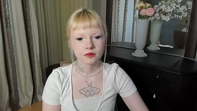 Snapshot of EIanorPuglia chatting on March 29, 2026, 6:57 am EIanorPuglia online show from March 29, 2026, 6:57 am