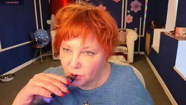 Kira Kingslee online show from April 21, 2026, 12:11 pm