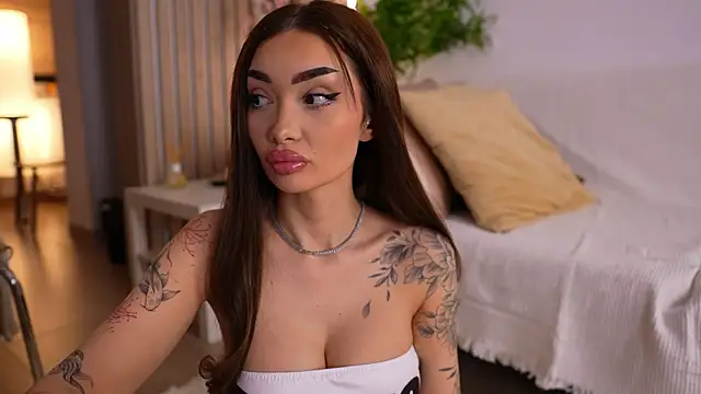 SashaFererra online show from April 13, 2026, 6:35 pm