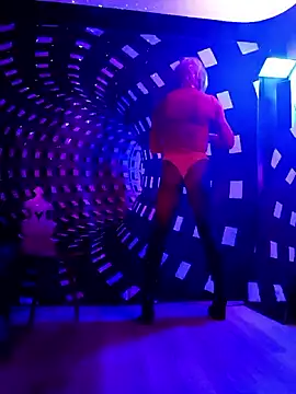 Snapshot of DomMONIKA chatting on April 10, 2026, 9:30 pm DomMONIKA online show from April 10, 2026, 9:30 pm