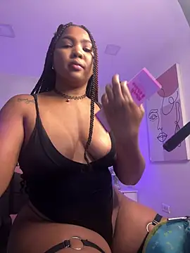 Snapshot of madisoncurt_ chatting on May 19, 2026, 11:49 am madisoncurt online show from May 19, 2026, 11:49 am