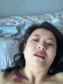 xiaxia-2026 online show from April 28, 2026, 2:10 am