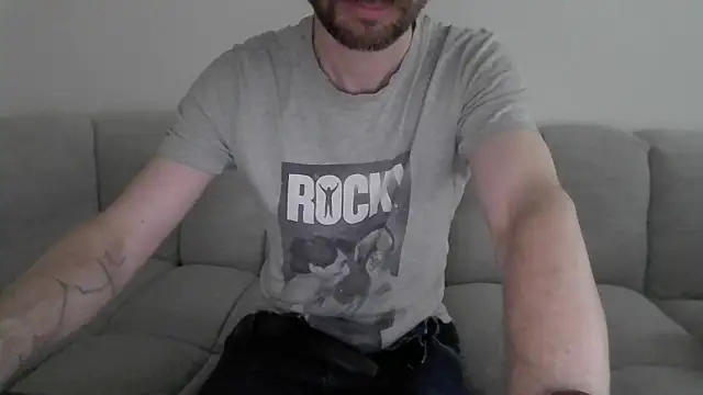 Snapshot of Sam_75013 chatting on June 1, 2026, 5:25 pm Sam 75013 online show from June 1, 2026, 5:25 pm