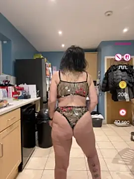 IvyBelleMilf online show from May 19, 2026, 9:10 pm