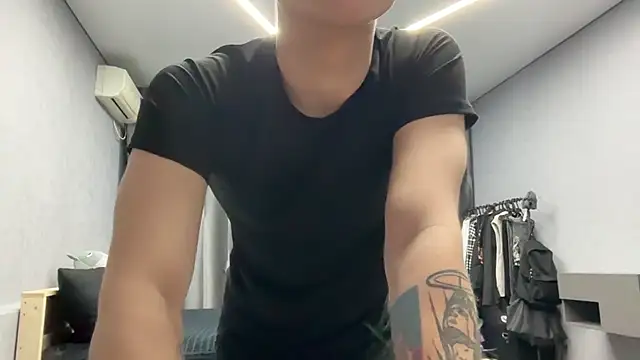 MaxWoolf online show from April 18, 2026, 5:06 pm