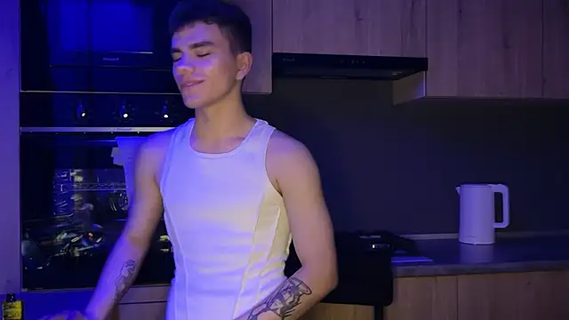 MaxWoolf online show from June 3, 2026, 2:33 pm