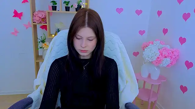 EvaOnyx online show from April 7, 2026, 8:59 am