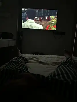 icemanhotwomen online show from April 13, 2026, 10:26 pm