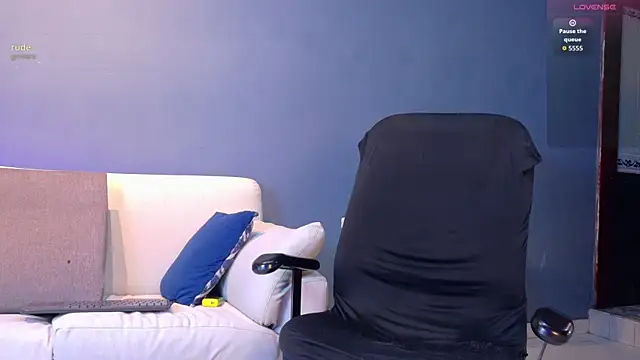 Snapshot of Axel_saenzz chatting on June 25, 2026, 7:29 pm Axel saenzz online show from June 25, 2026, 7:29 pm