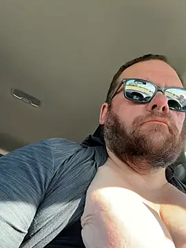 hugemanbreasts online show from May 28, 2026, 9:34 pm
