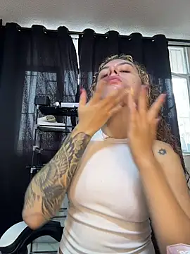 Snapshot of Amber-fire chatting on April 29, 2026, 1:59 pm Amber-fire online show from April 29, 2026, 1:59 pm
