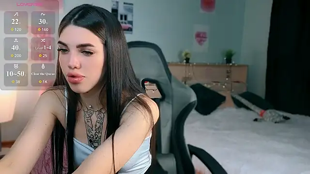 molly rettyy online show from June 20, 2026, 3:53 am