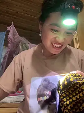 Sunny-smile1 online show from May 19, 2026, 1:28 pm