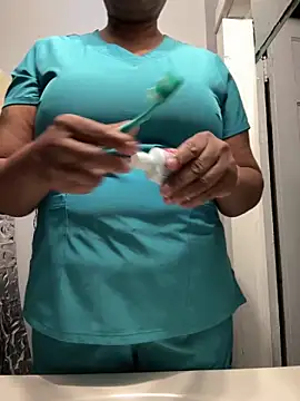 Snapshot of Sweetie8582 chatting on April 4, 2026, 9:51 am Sweetie8582 online show from April 4, 2026, 9:51 am