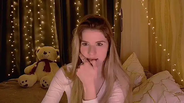 Alisa Swan  online show from May 2, 2026, 8:03 pm