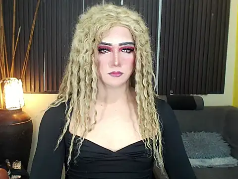 HugexMsLovelyxCock online show from April 22, 2026, 10:11 pm