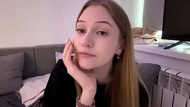 KatrineDrea online show from April 18, 2026, 3:38 pm